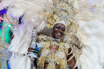 El diseñador teldense Nauzet Afonso vuela con éxito en el Carnaval capitalino (Foto TA)